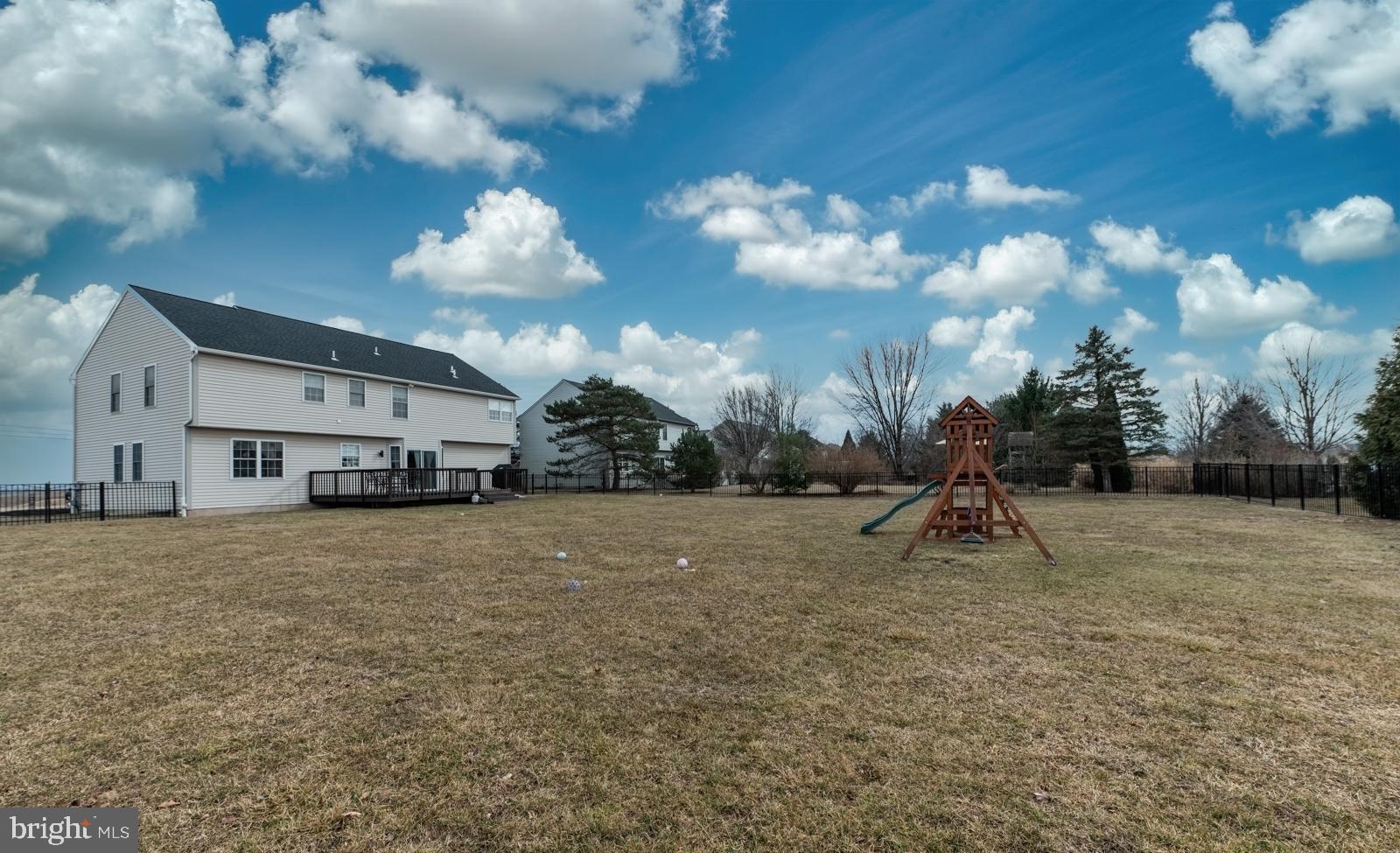 WOODS EDGE - Residential