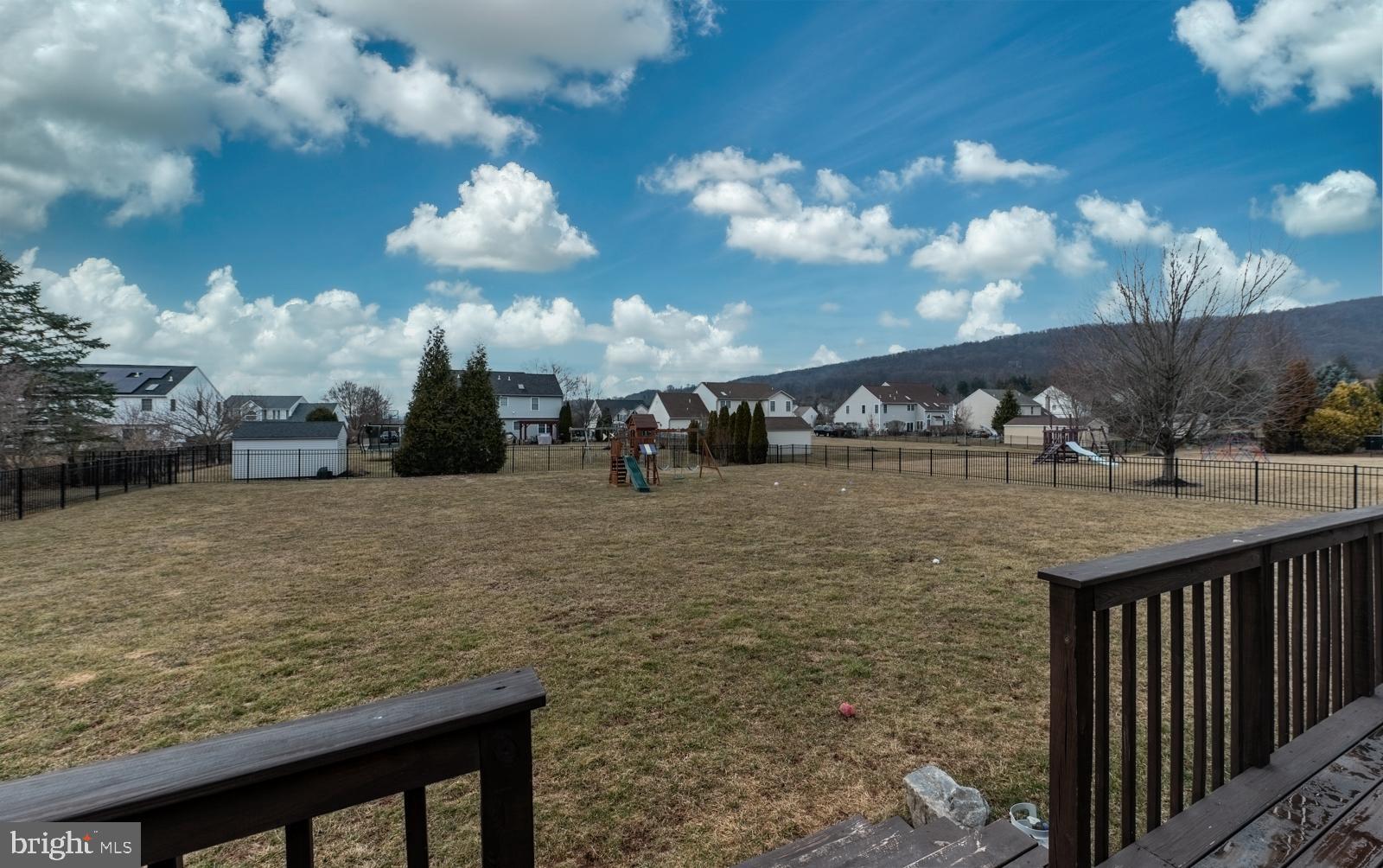 WOODS EDGE - Residential