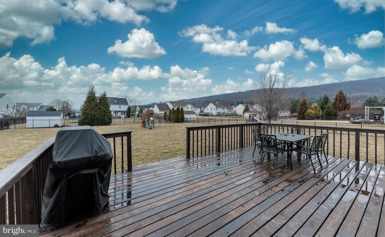 WOODS EDGE - Residential