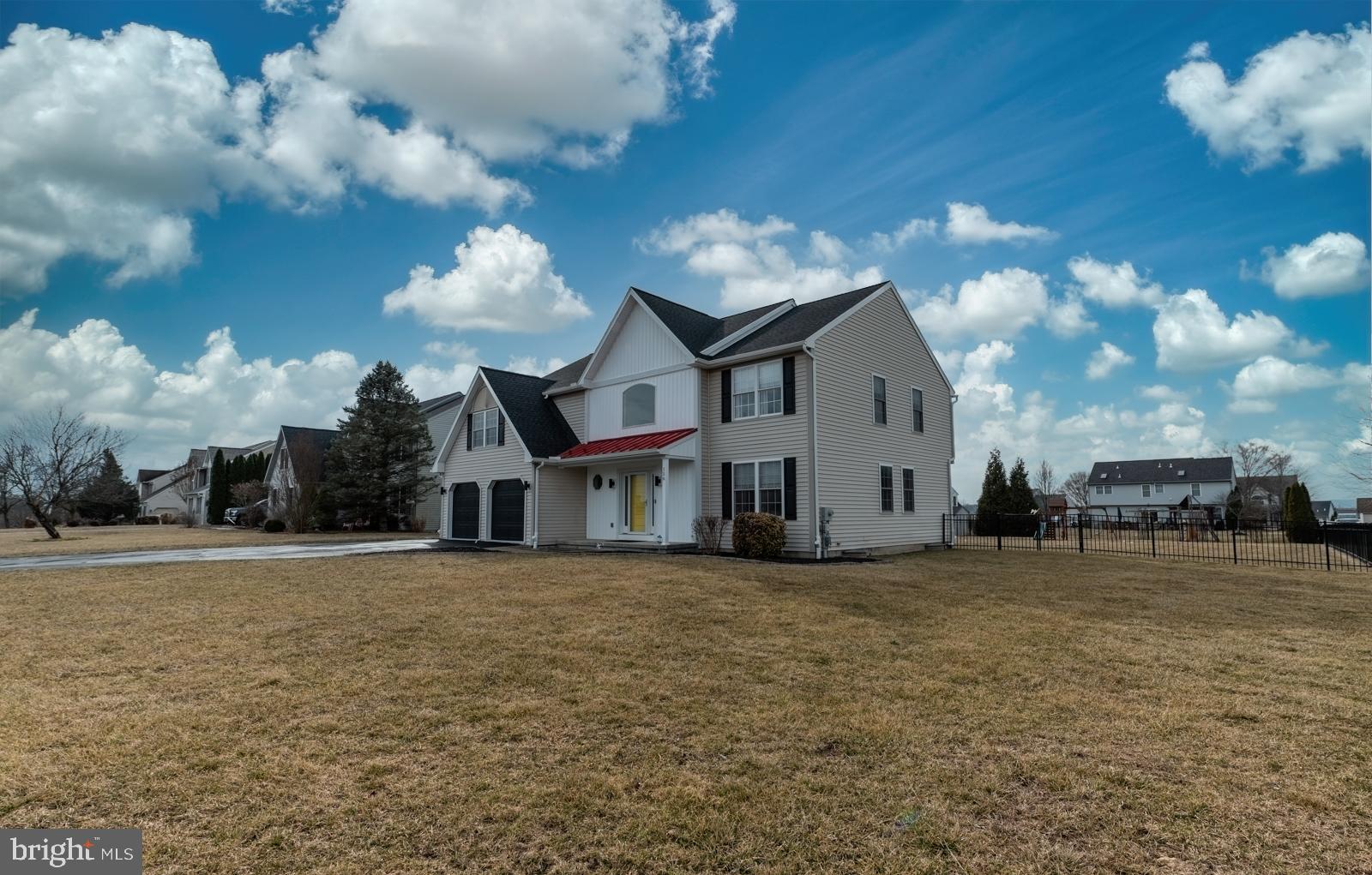 WOODS EDGE - Residential