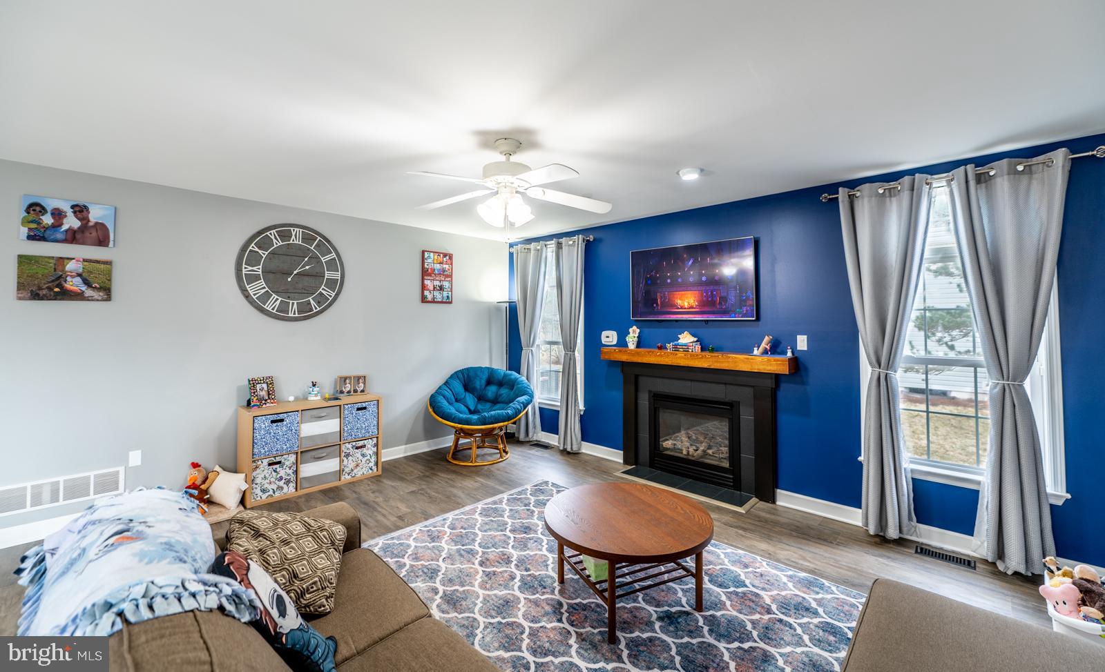 WOODS EDGE - Residential