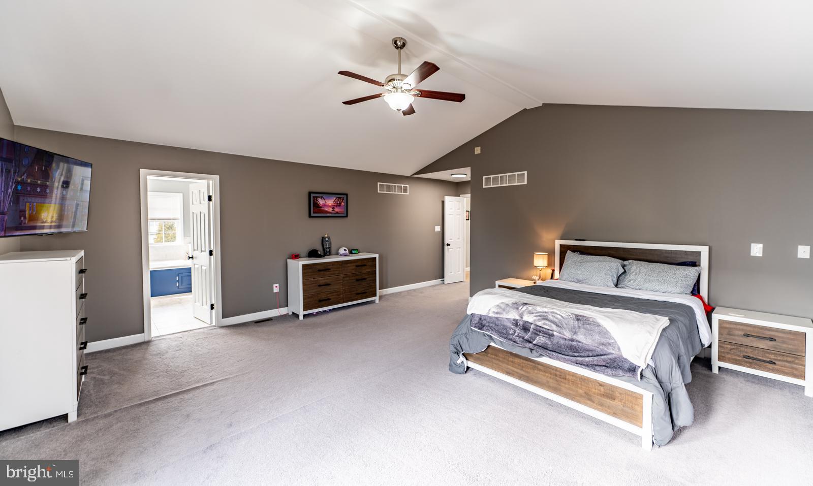 WOODS EDGE - Residential