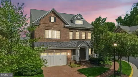 2152 Royal Lodge Drive, Falls Church, VA MLS: VAFX2234406