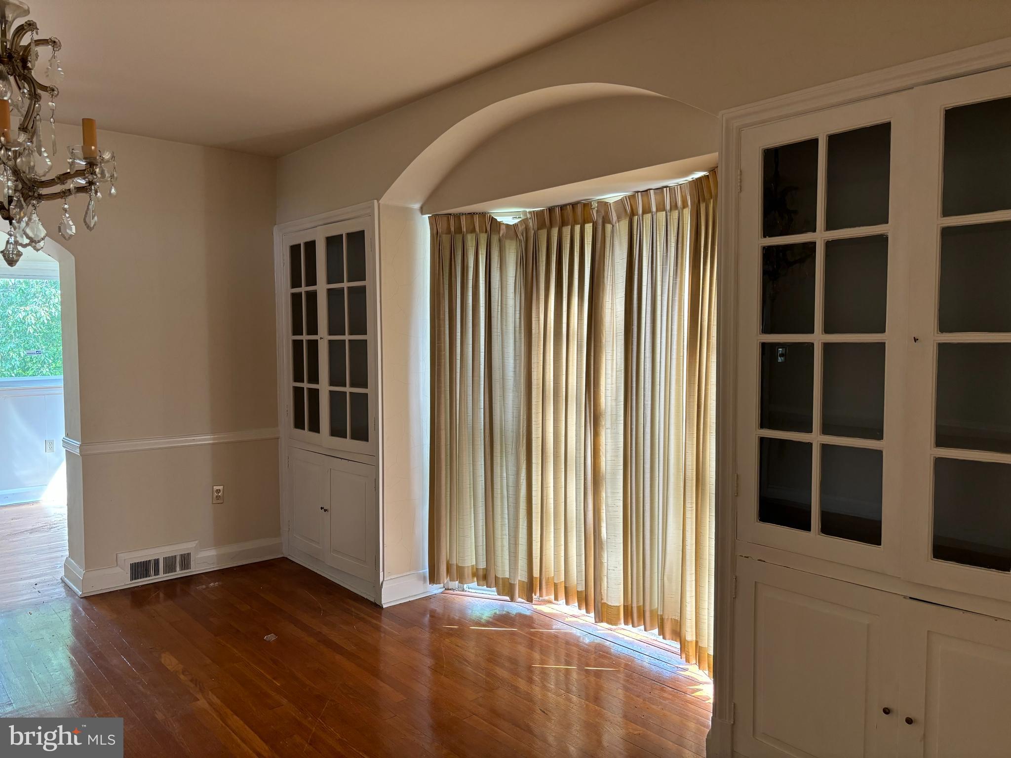 EAST ARLINGTON - Residential