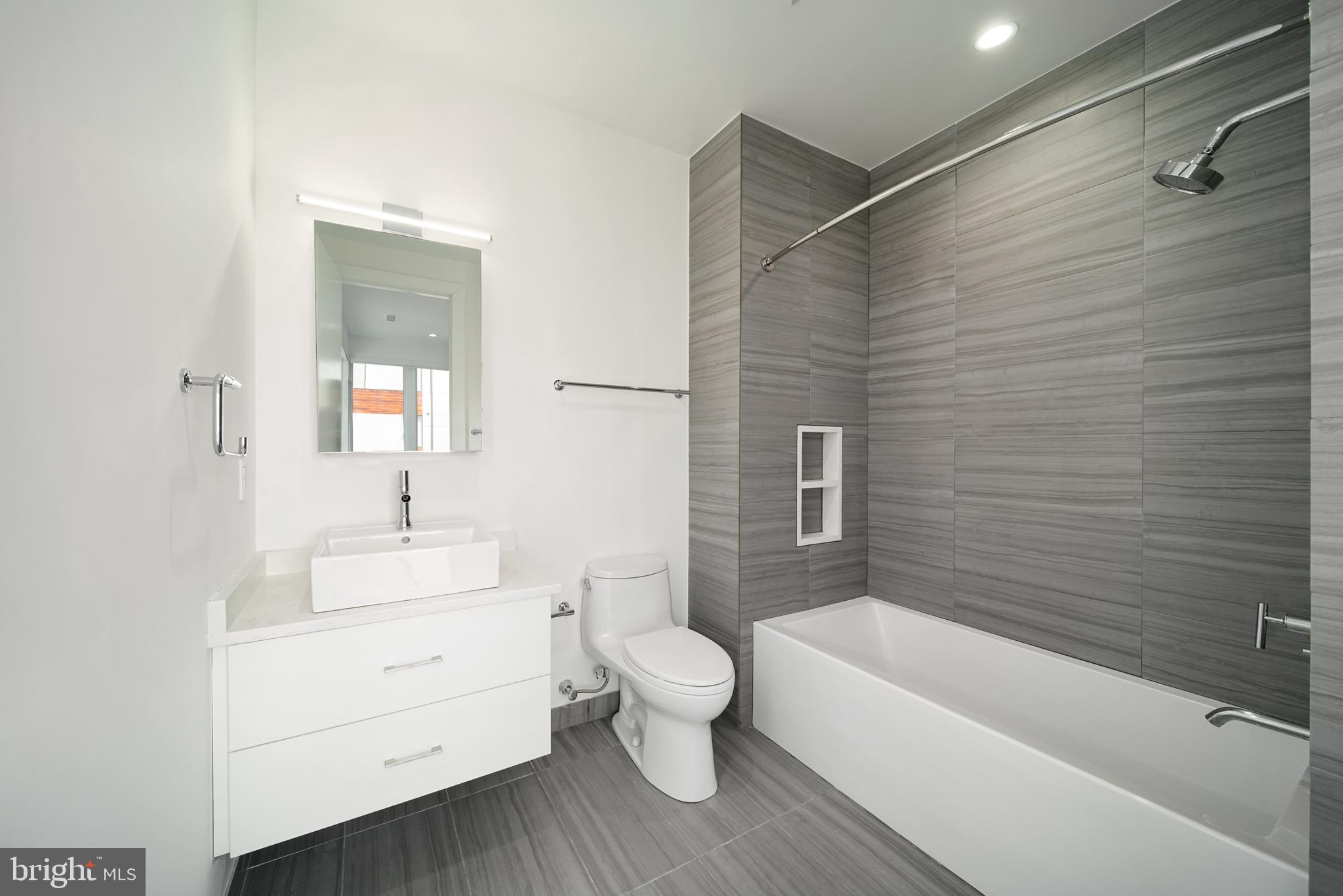 SOCIETY HILL - Residential