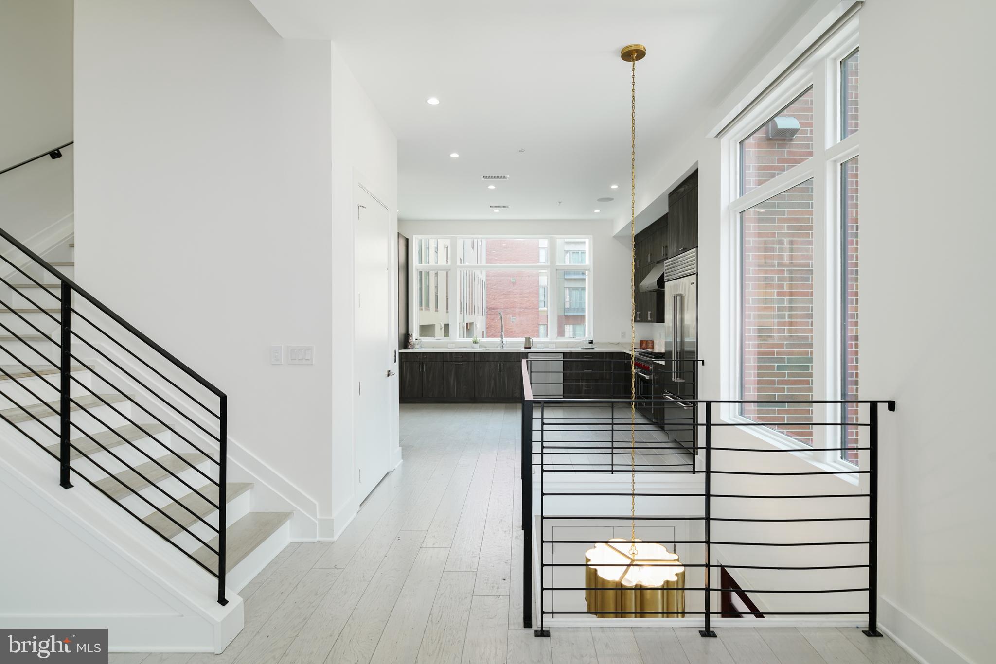 142R S FRONT STREET