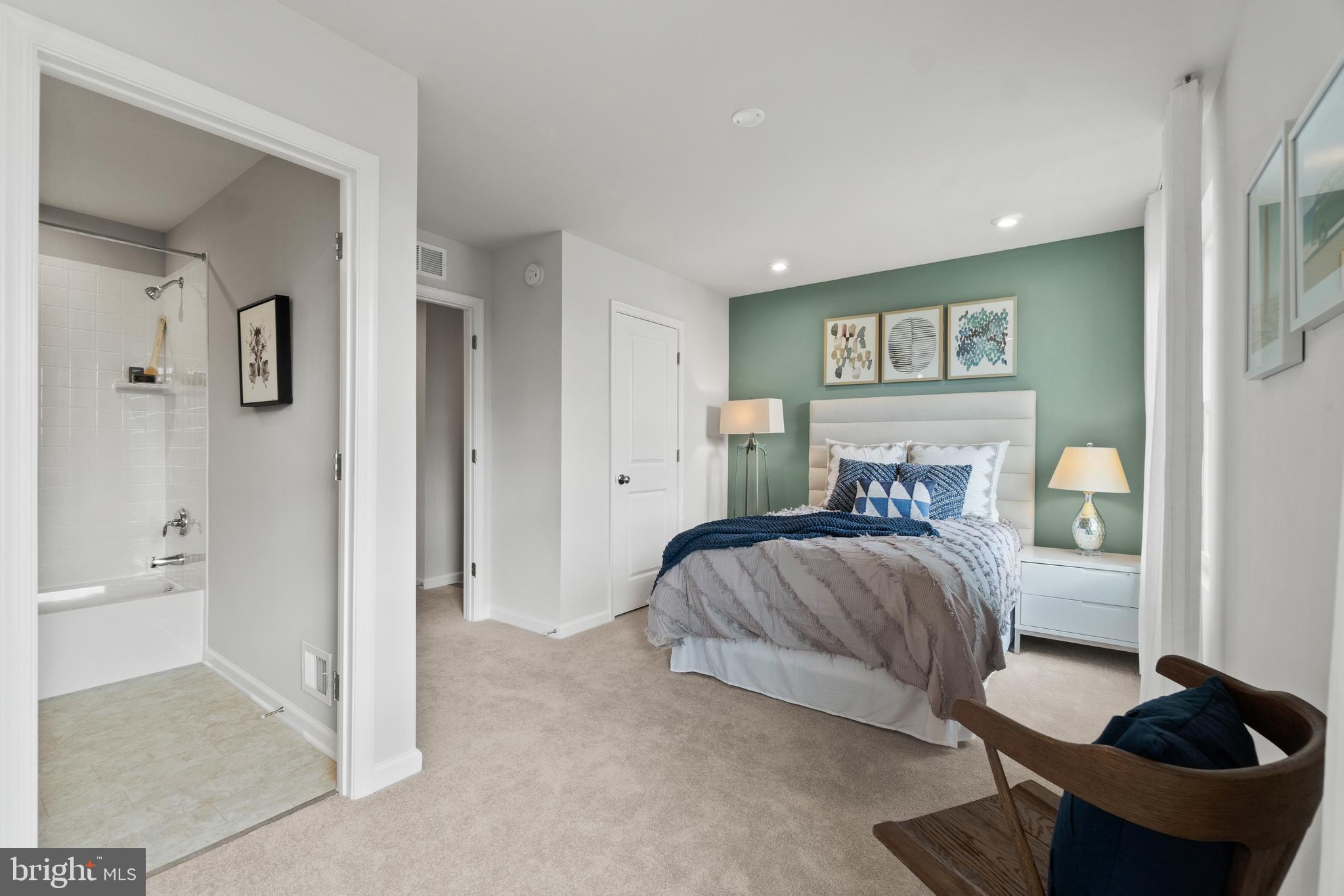 PRESIDENTS POINTE - Residential
