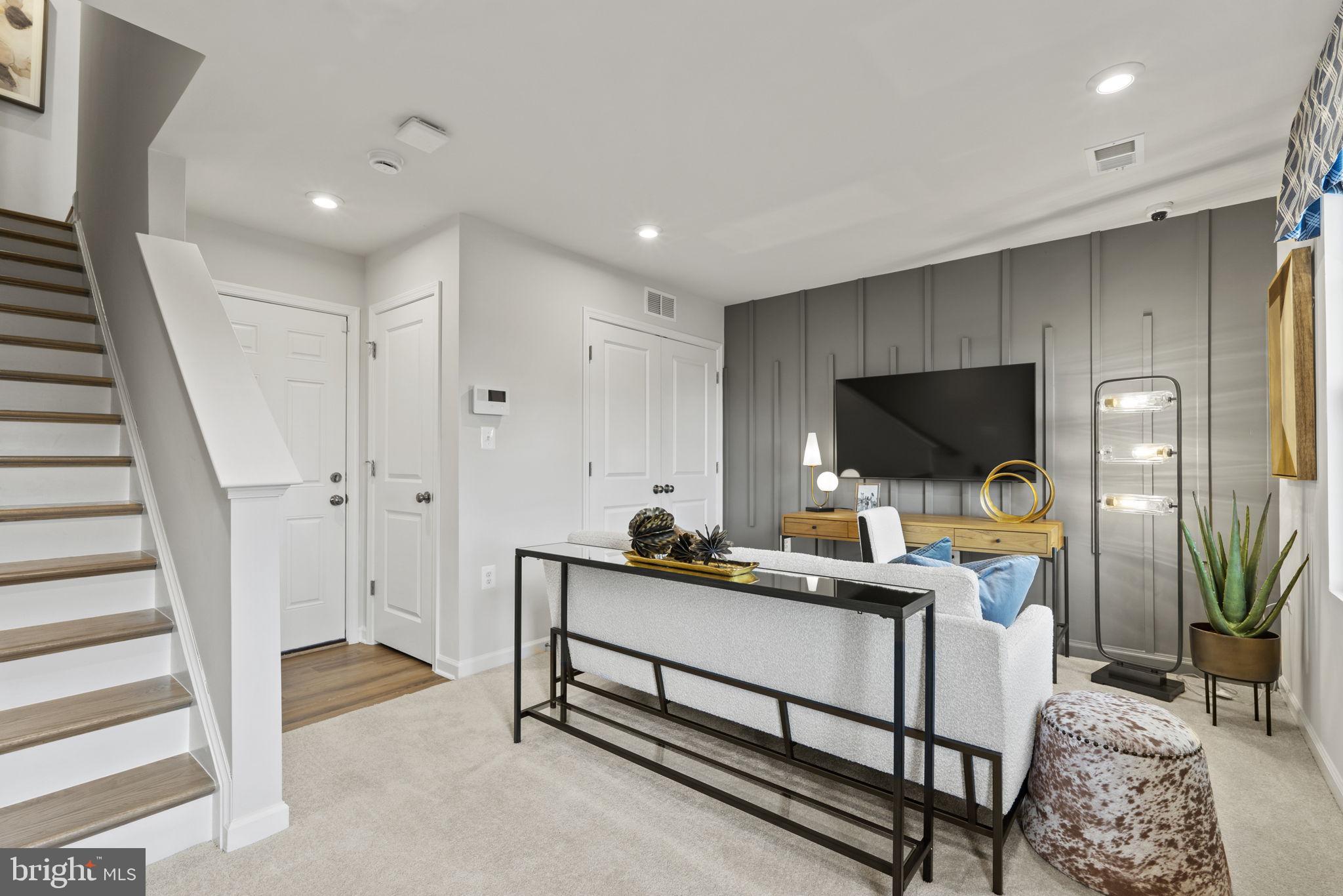 PRESIDENTS POINTE - Residential