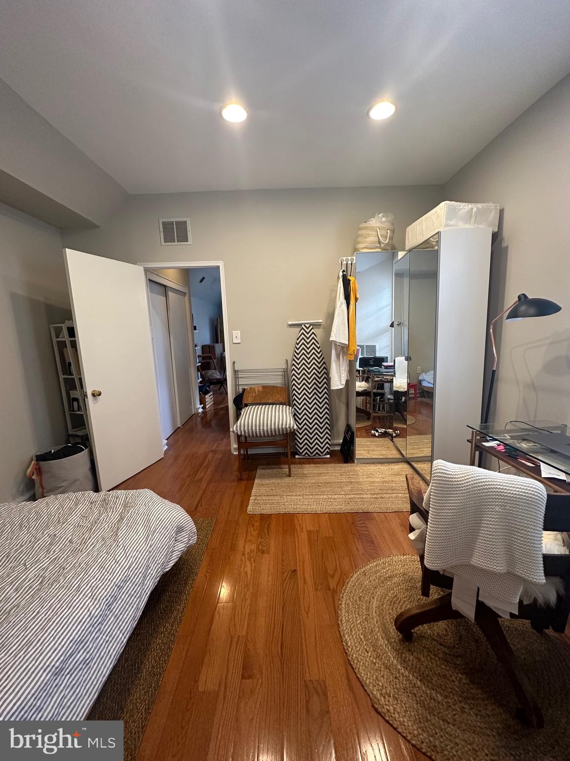 SOCIETY HILL - Residential Lease