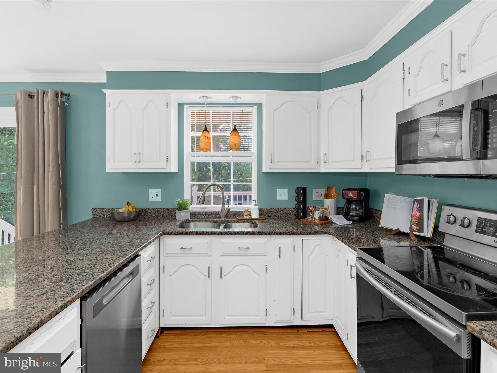 WEST VIEW SHORES - Residential