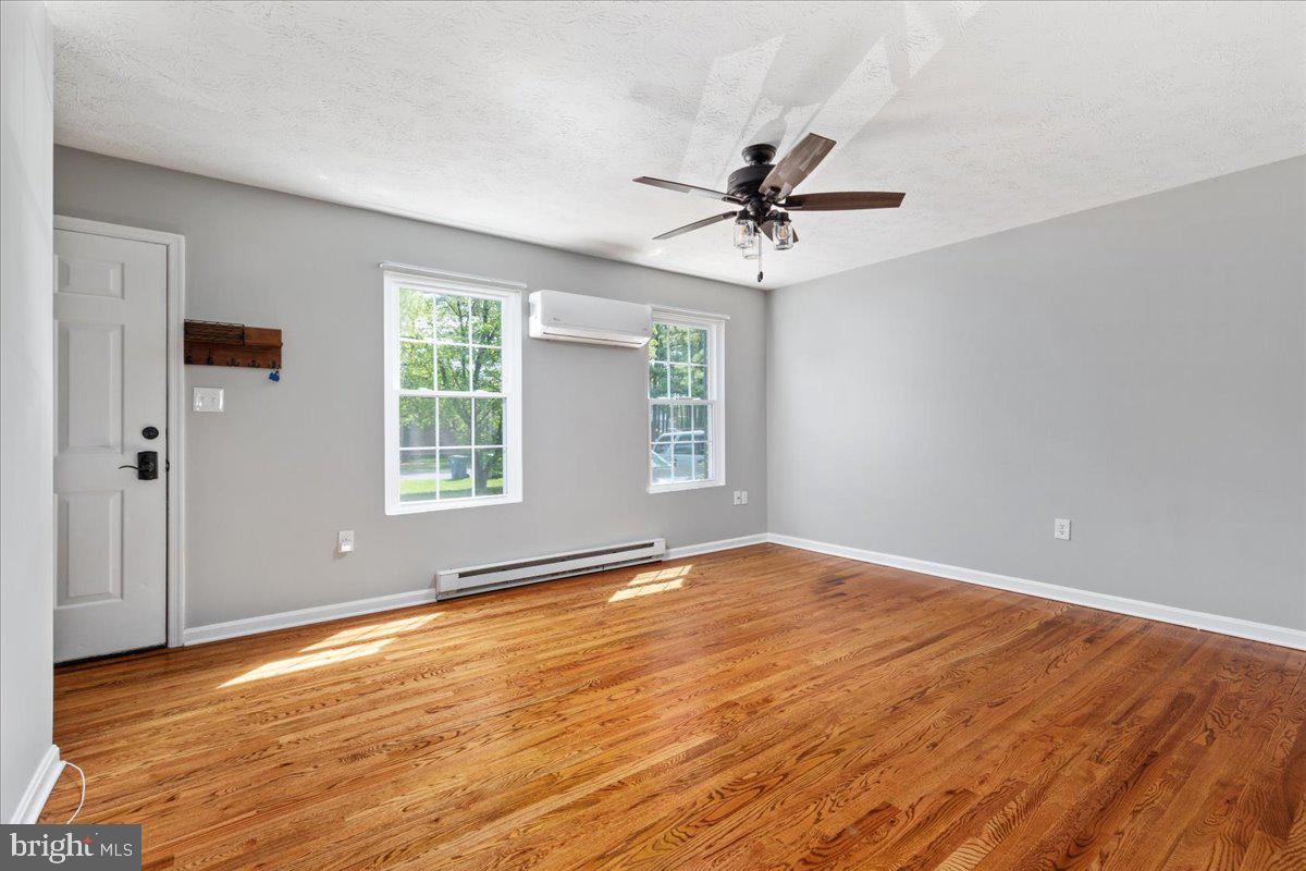 FREDERICKTOWNE TOWNHOUSE - Residential