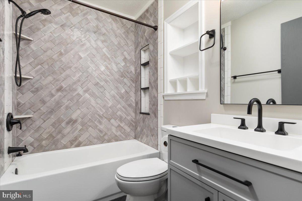 FREDERICKTOWNE TOWNHOUSE - Residential