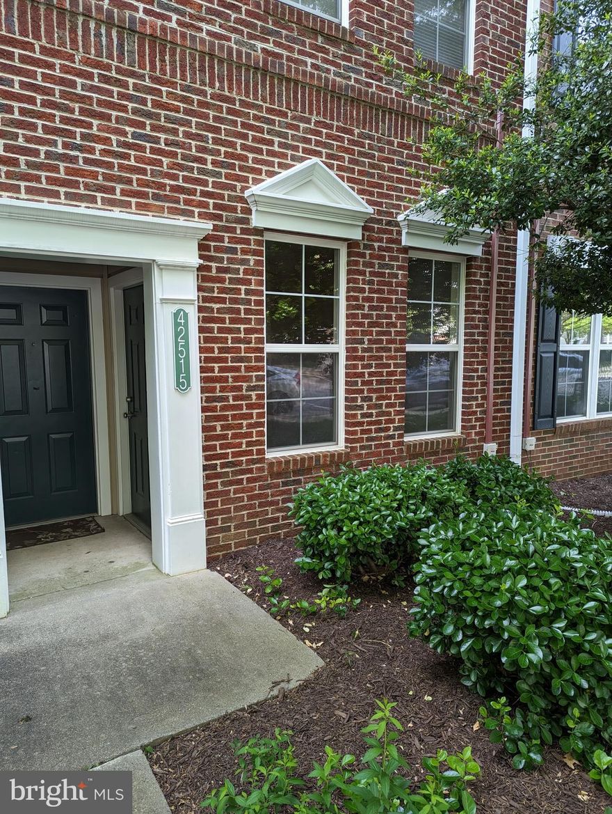 Welcome home to 42515 Hollyhock Terrace—a beautifully refreshed one-bedroom condo in the heart of Brambleton! This inviting residence features new carpet (2023), updated bathroom tile (2023), new blinds (2023), fresh paint throughout (2023 and 2026), plus a new HVAC system and hot water heater (2023)—so you can move right in and enjoy worry-free living.
The location can’t be beat. Enjoy a quick walk or short drive to Brambleton Town Center, with its library, shops, restaurants, and movie theater, all while being just minutes from major commuter routes, Metro’s Silver Line, and Dulles Airport.
Residents also enjoy outstanding community amenities, including a clubhouse, outdoor pool, fitness center, walking paths, playground, picnic areas, and a dog park. Pets are welcome on a case-by-case basis with a pet deposit and additional monthly pet rent.
The landlord covers the HOA/condo fee, which includes trash service, wireless internet, and Verizon Fios cable (tenant pays all other utilities and any rented cable box if using cable). A $75 repair deductible applies for service calls. Photos are from the prior listing in April 2024.
📅 This property goes active on January 11—don’t miss your chance! Schedule your showing today and see why 42515 Hollyhock Terrace is the perfect place to call home.