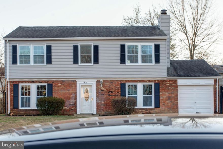 A MUST SEE, TOTAL RENOVATION JUST COMPLETED, 4BRS/2.5 LOCATED IN THE HEART OF SPRINGFIELD. RENOVATED THROUGHOUT.SPACIOUS OPEN FLR PLAN GREAT FOR ENTERTAINING.REMODELED KIT W/SS APPLIANCES, GRANITE COUNTERTOPS, NEW PAINT INSIDE/OUT.NEW HARDWOOD, NEW CARPET ON BEDRMS, NEW BATHS, NEW WINDOWS... FULLY FENCED BACKYARD. ONE CAR GARAGE.LOCATED IN QUIET CUL-DE-SAC. MINUTES TO 395,495,DC,MALL,METRO,FFX PKW