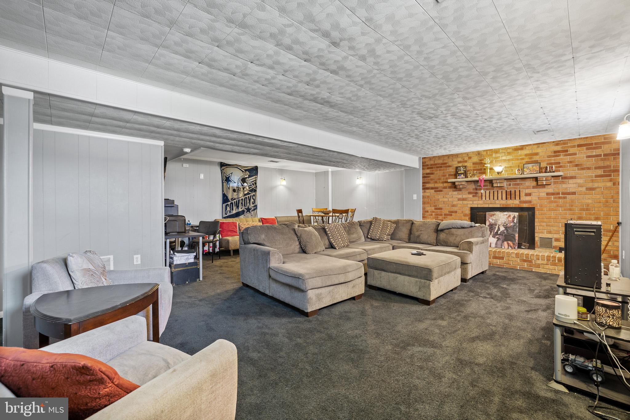 SUBURBAN ESTATES - Residential