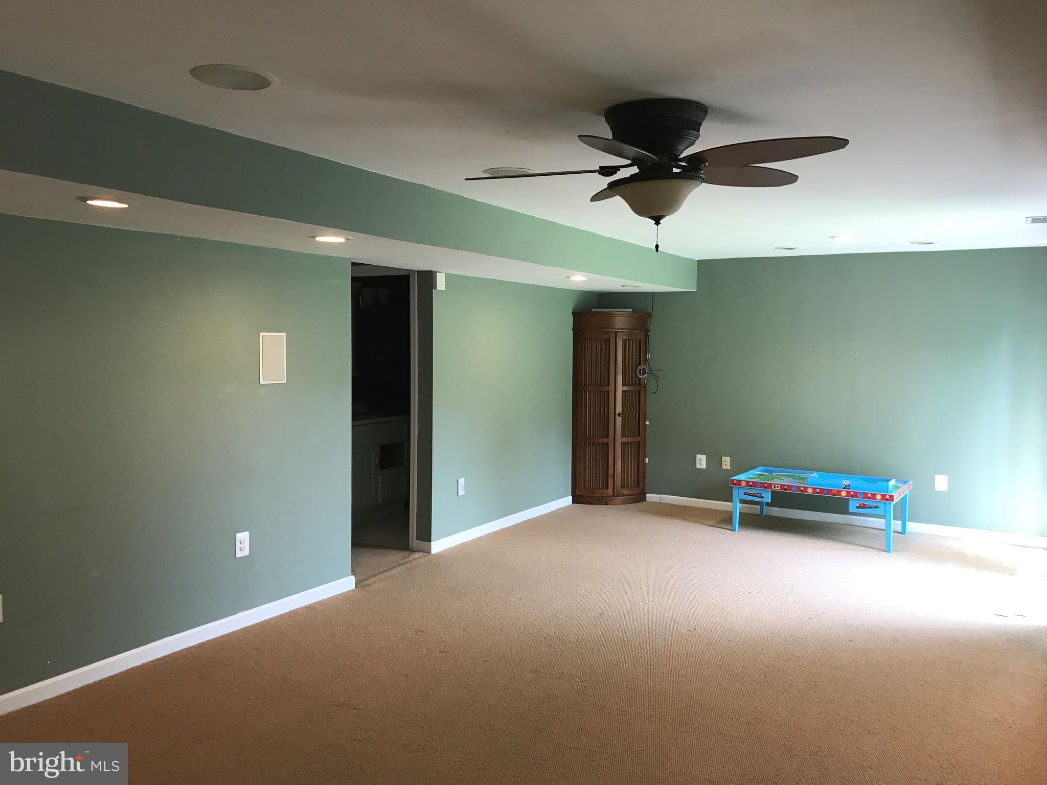 BLOOMS CROSSING - Residential Lease