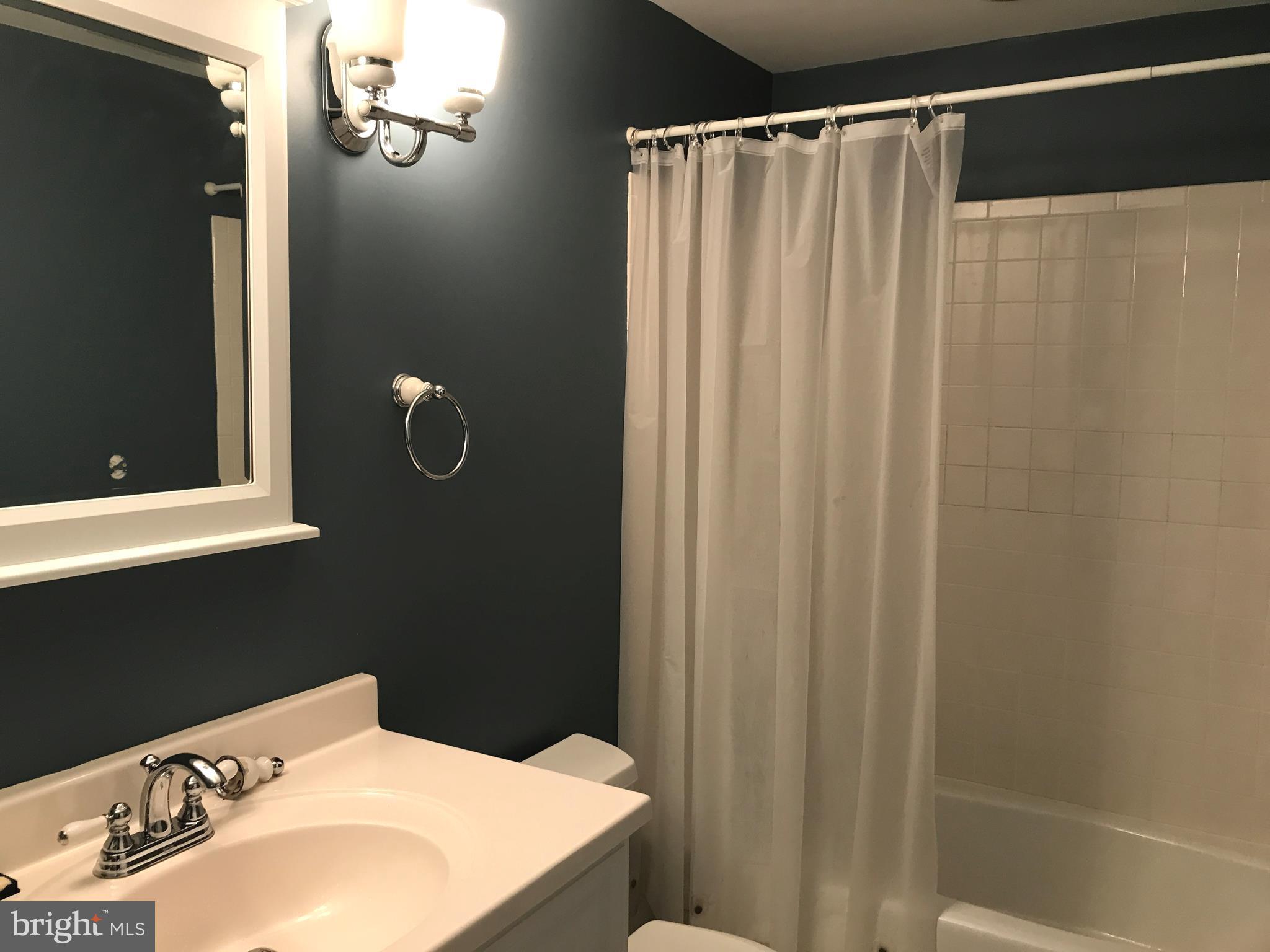 BLOOMS CROSSING - Residential Lease