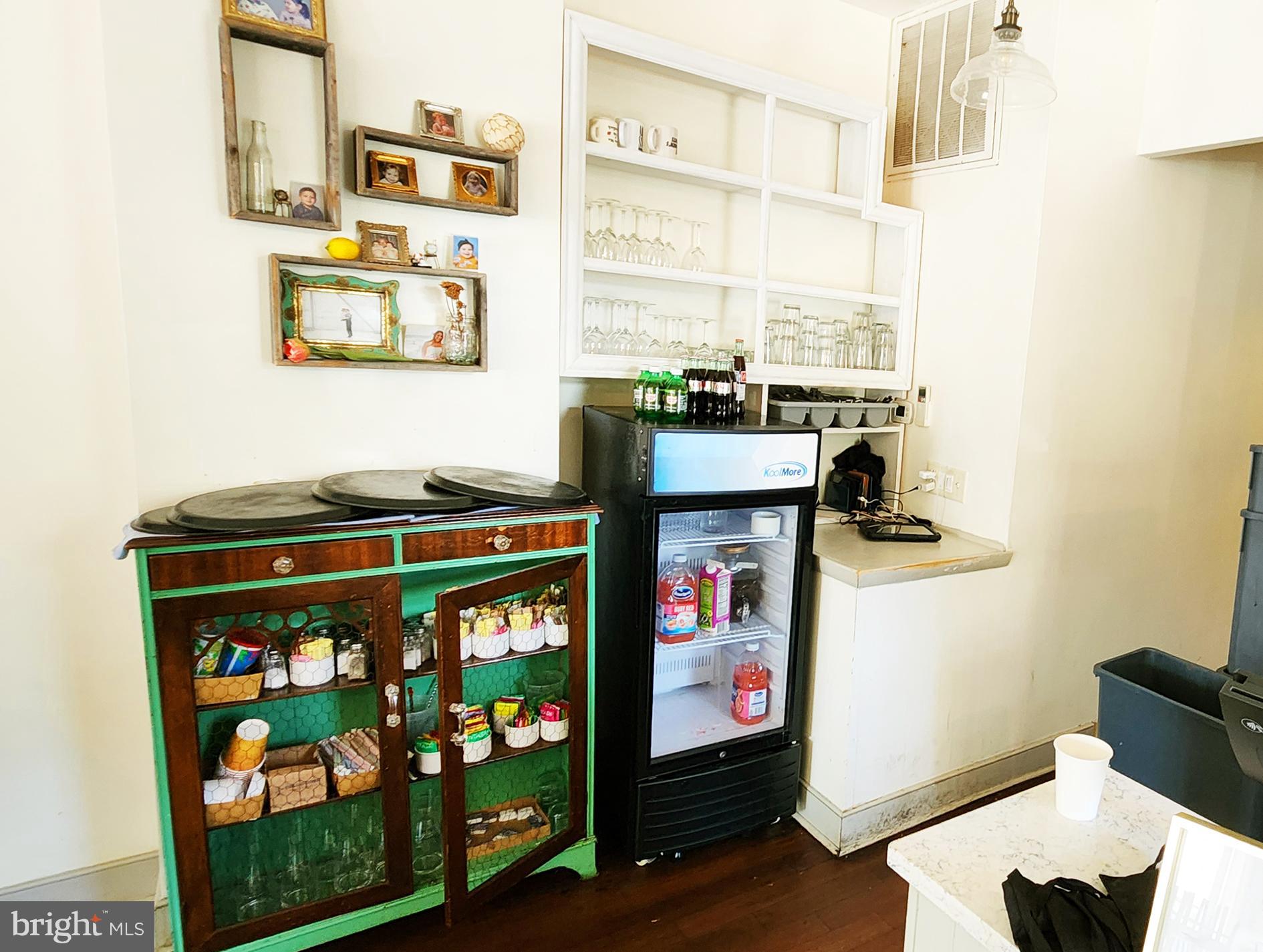 POINT BREEZE - Commercial Lease
