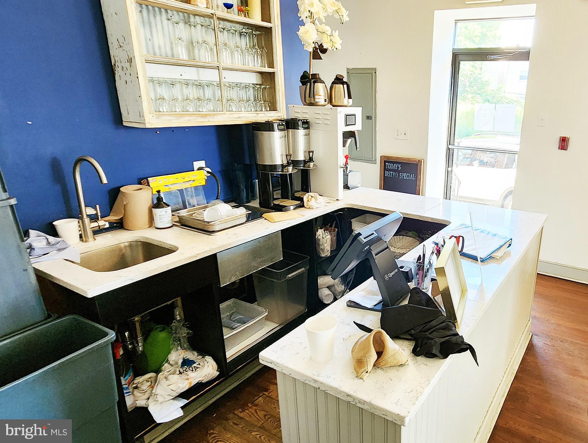 POINT BREEZE - Commercial Lease