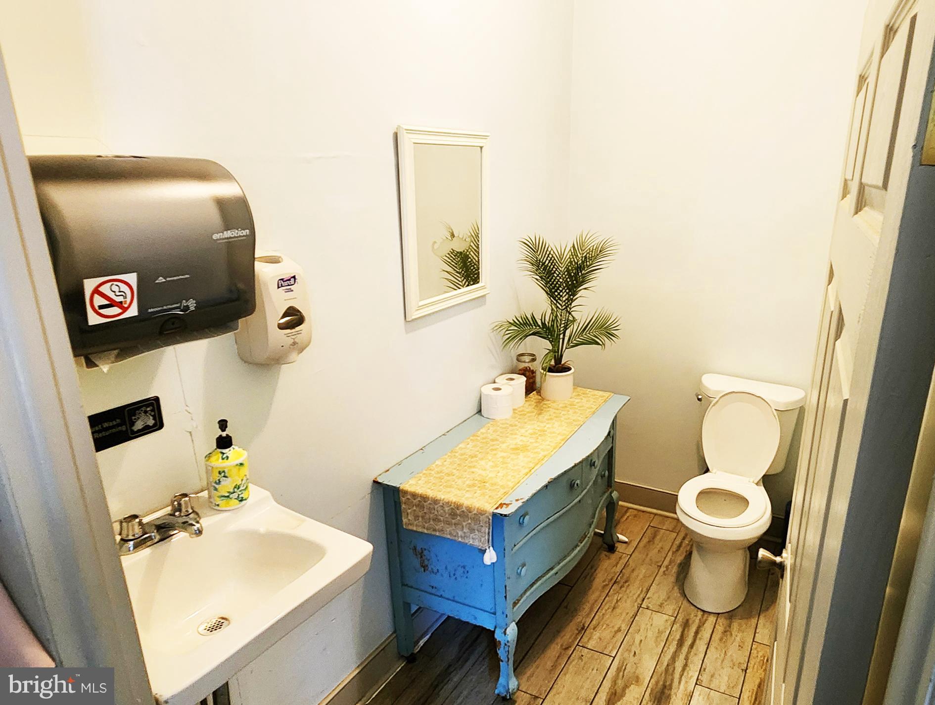 POINT BREEZE - Commercial Lease