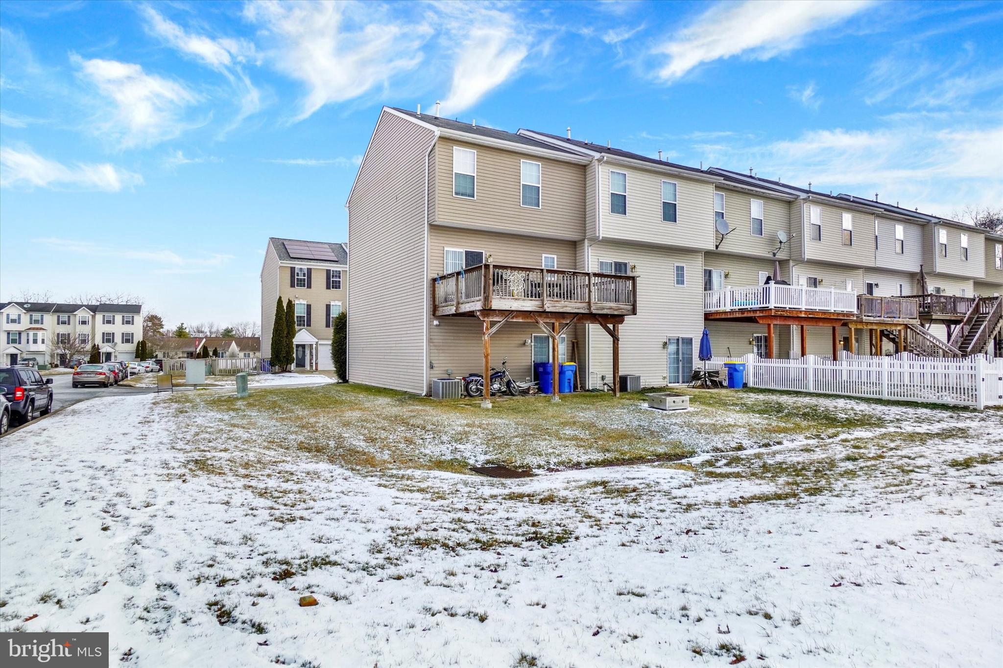 SALEM RUN TOWNHOMES - Residential