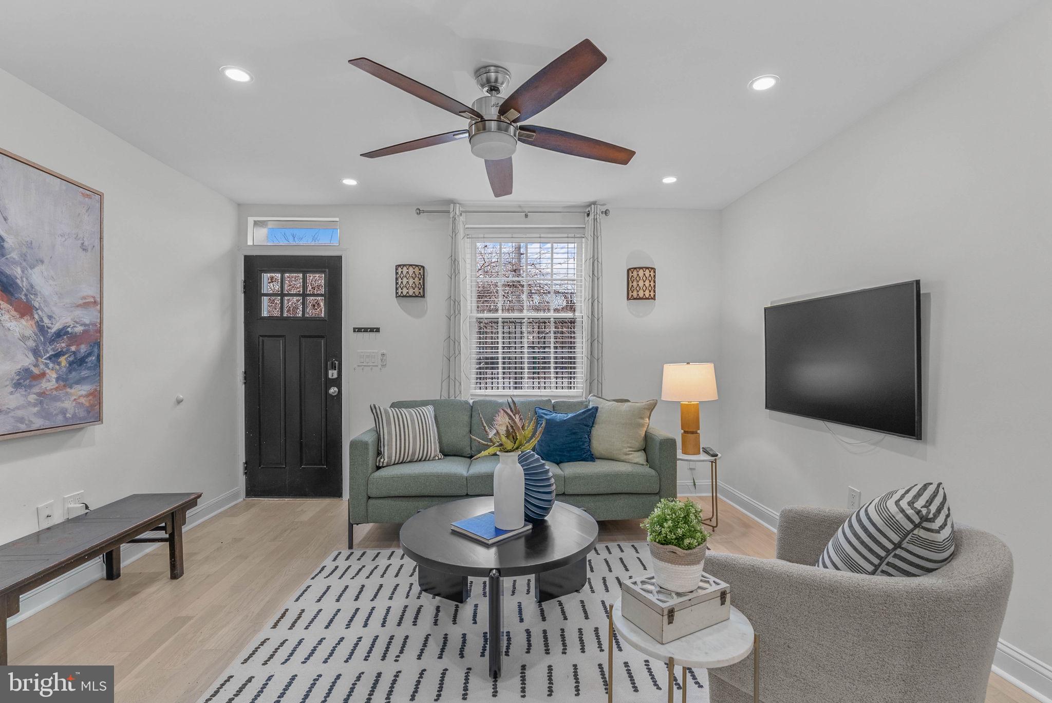 QUEEN VILLAGE - Residential