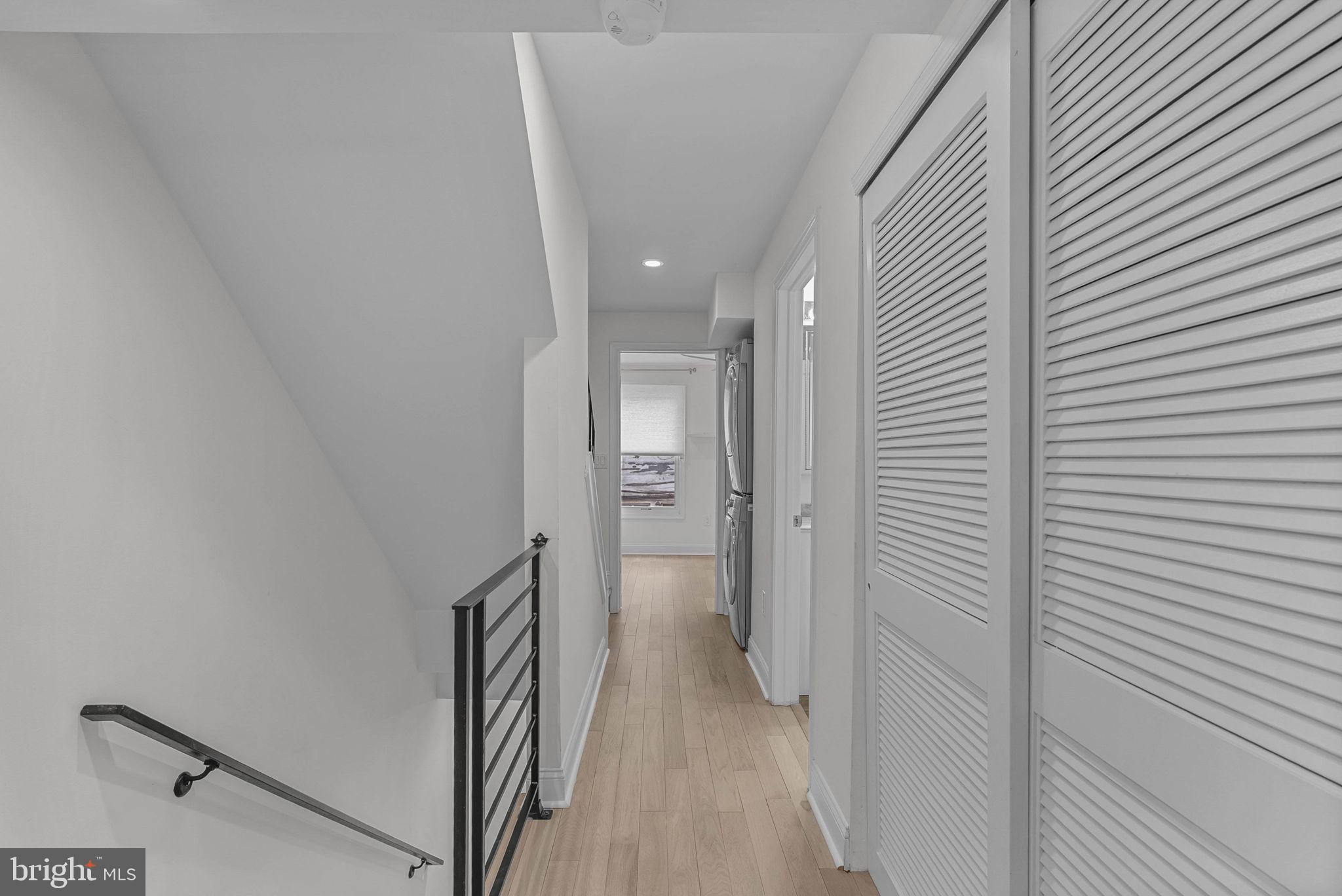 QUEEN VILLAGE - Residential