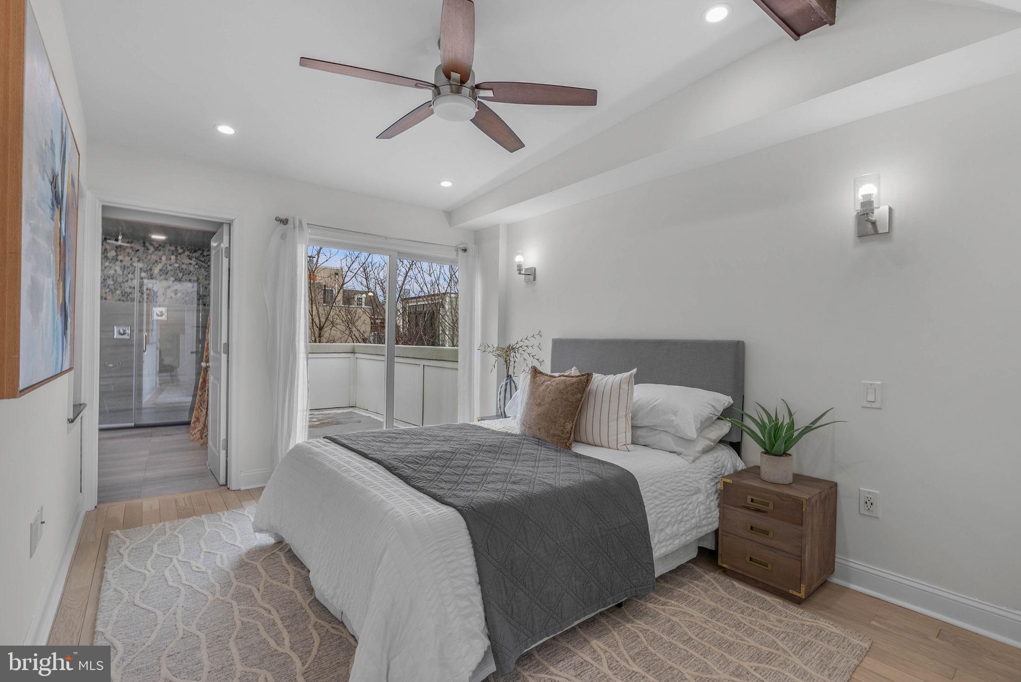 QUEEN VILLAGE - Residential