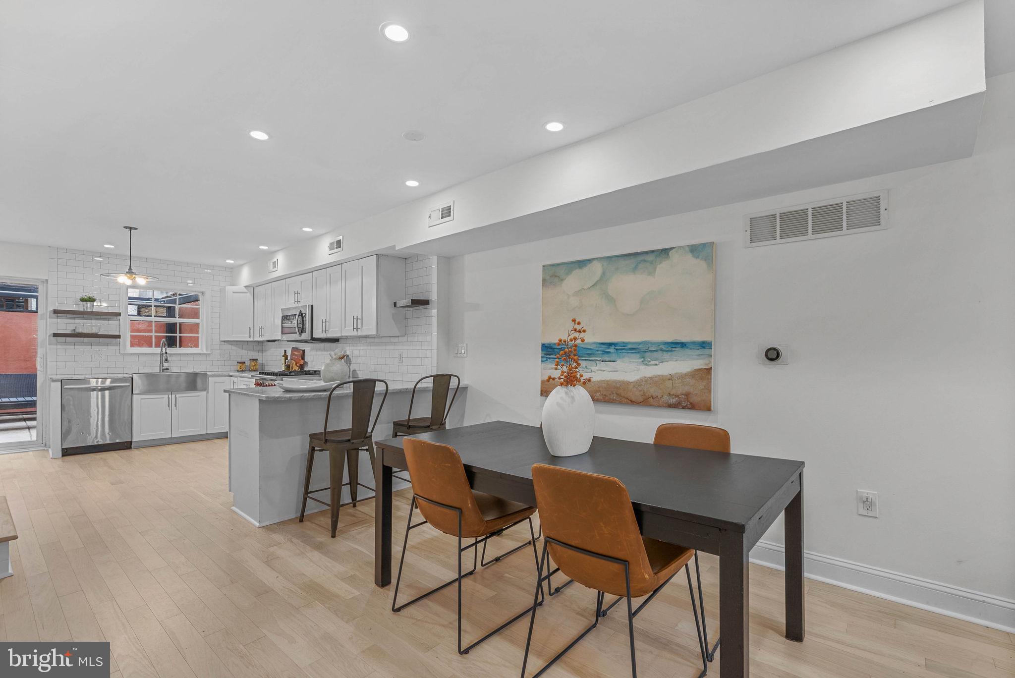 QUEEN VILLAGE - Residential