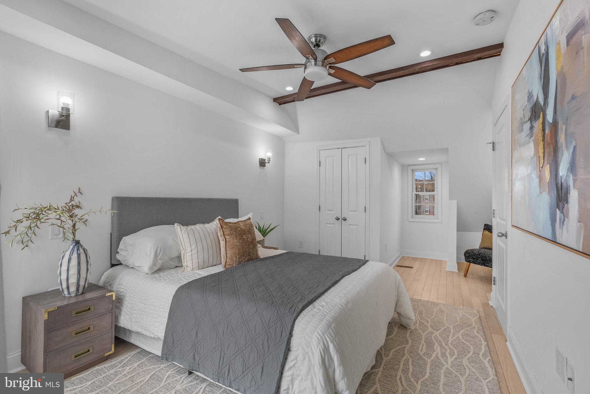 QUEEN VILLAGE - Residential