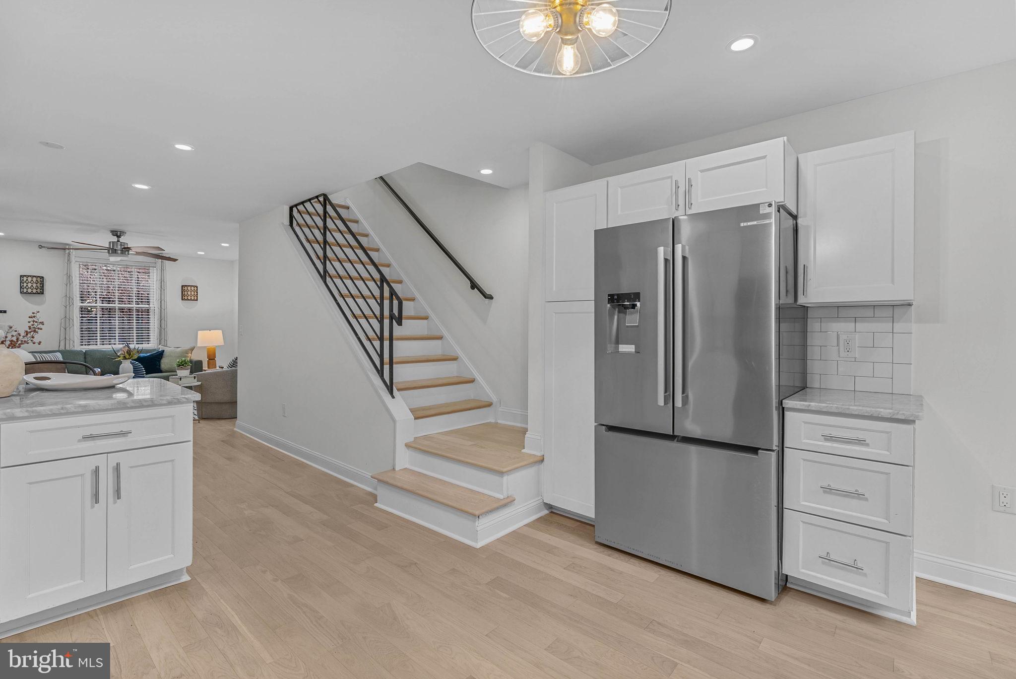 QUEEN VILLAGE - Residential