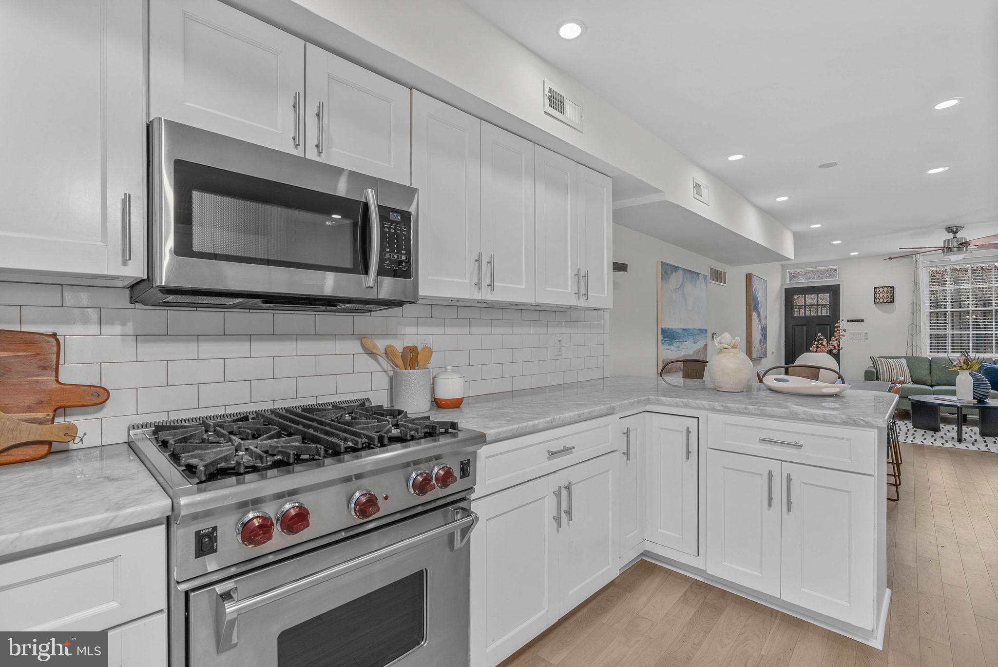 QUEEN VILLAGE - Residential