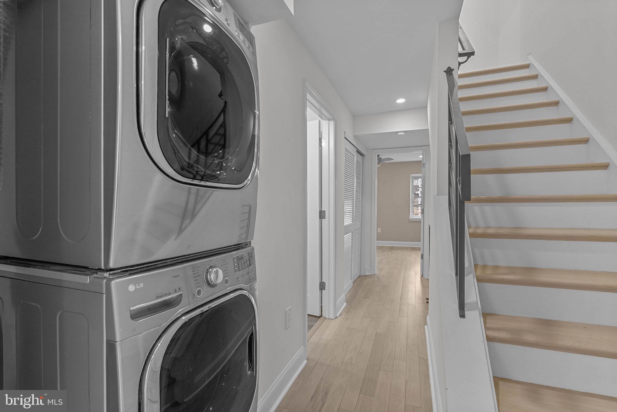 QUEEN VILLAGE - Residential