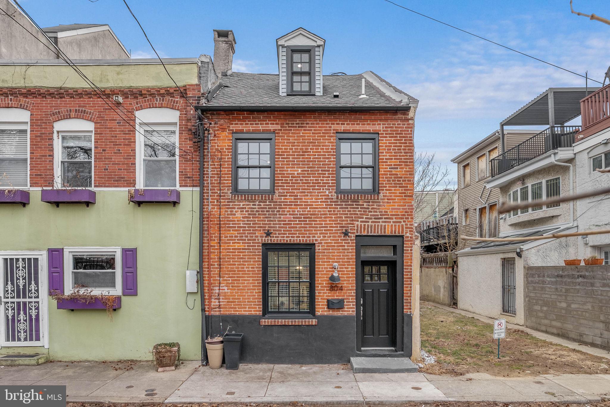 QUEEN VILLAGE - Residential