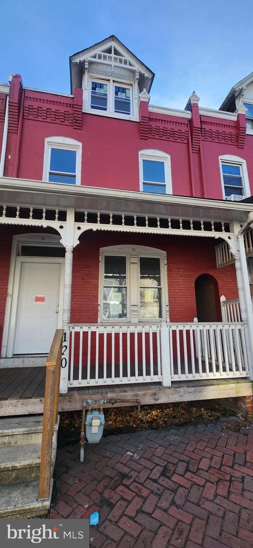 Solidly built brick row home with tall ceilings and three bedrooms awaiting its new owner.
This property is eligible under the Freddie Mac First Look Initiative through 2/20/26.