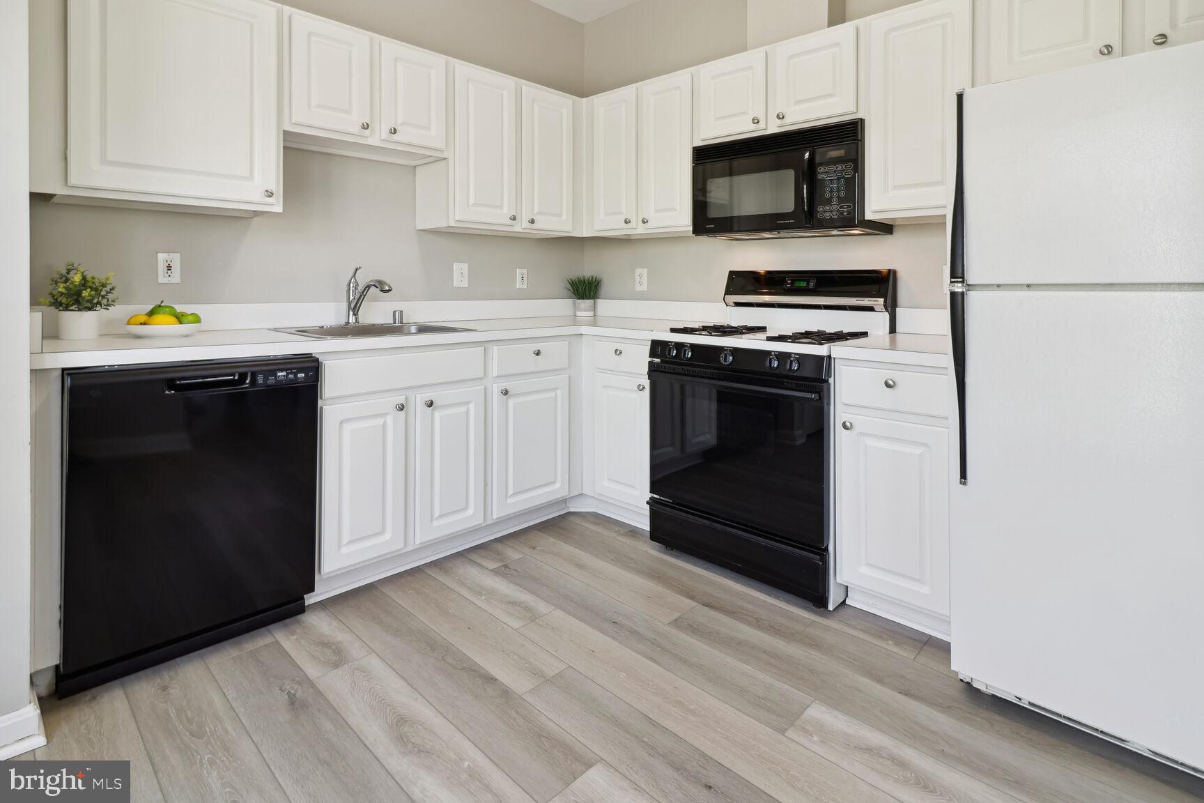 RANDOM HILLS - Residential