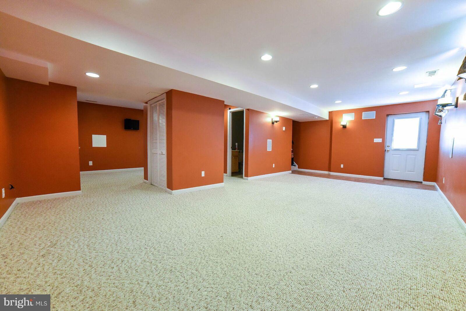 WESTBURY PUB - Residential