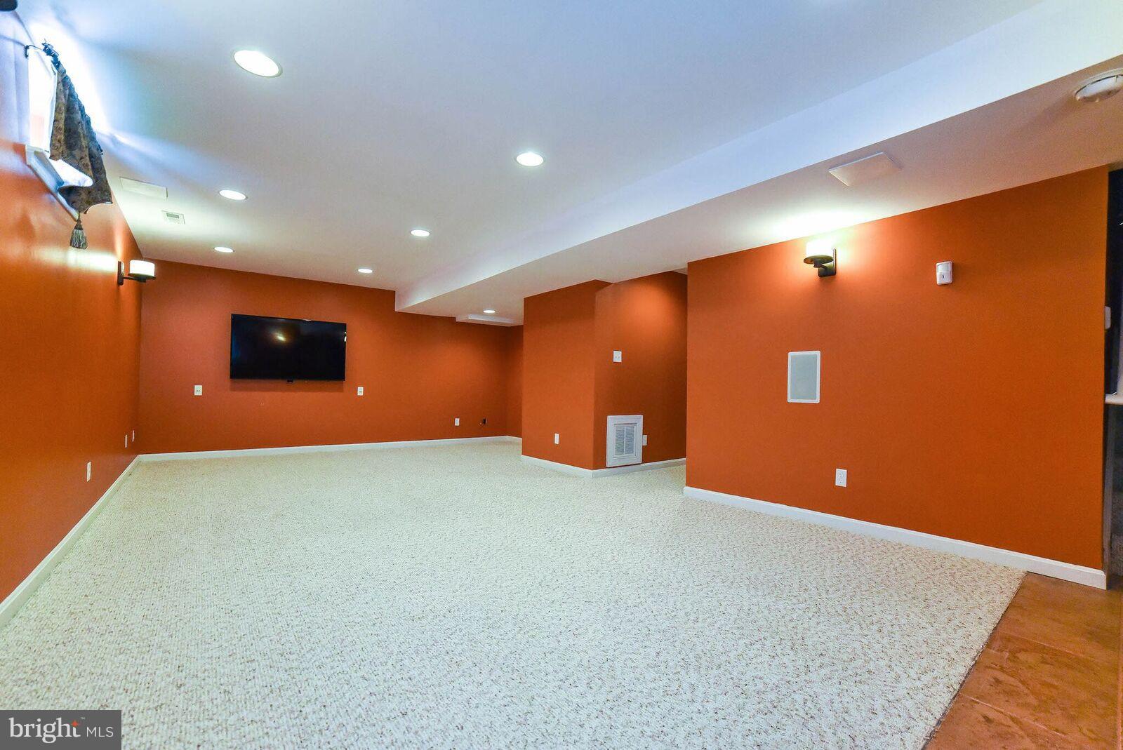 WESTBURY PUB - Residential