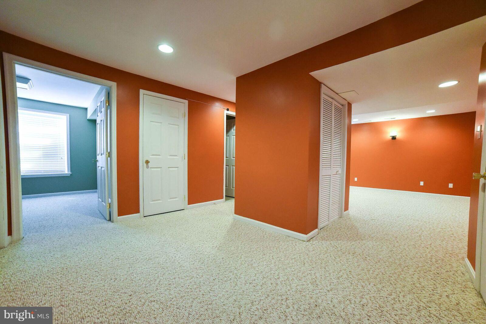 WESTBURY PUB - Residential