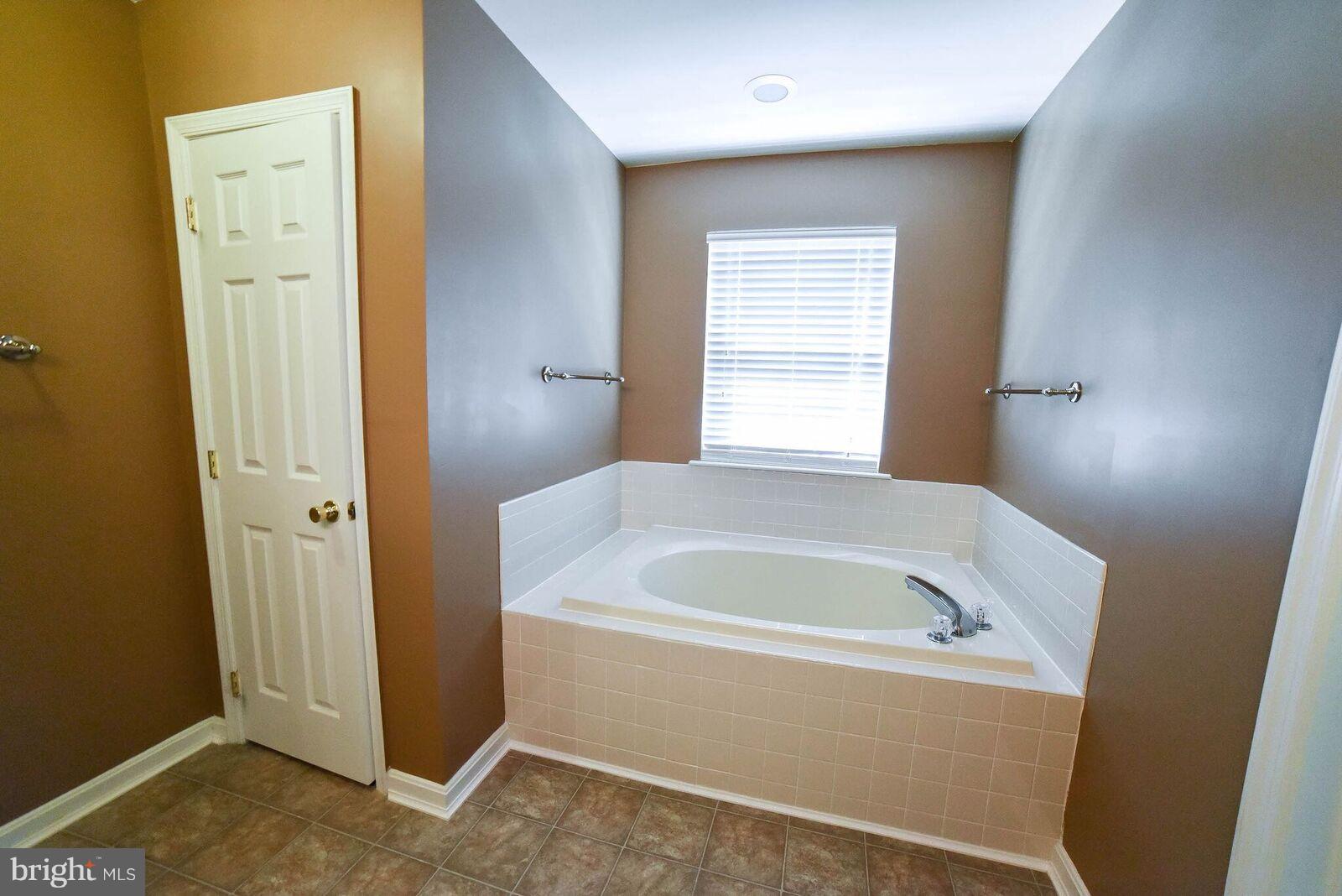 WESTBURY PUB - Residential