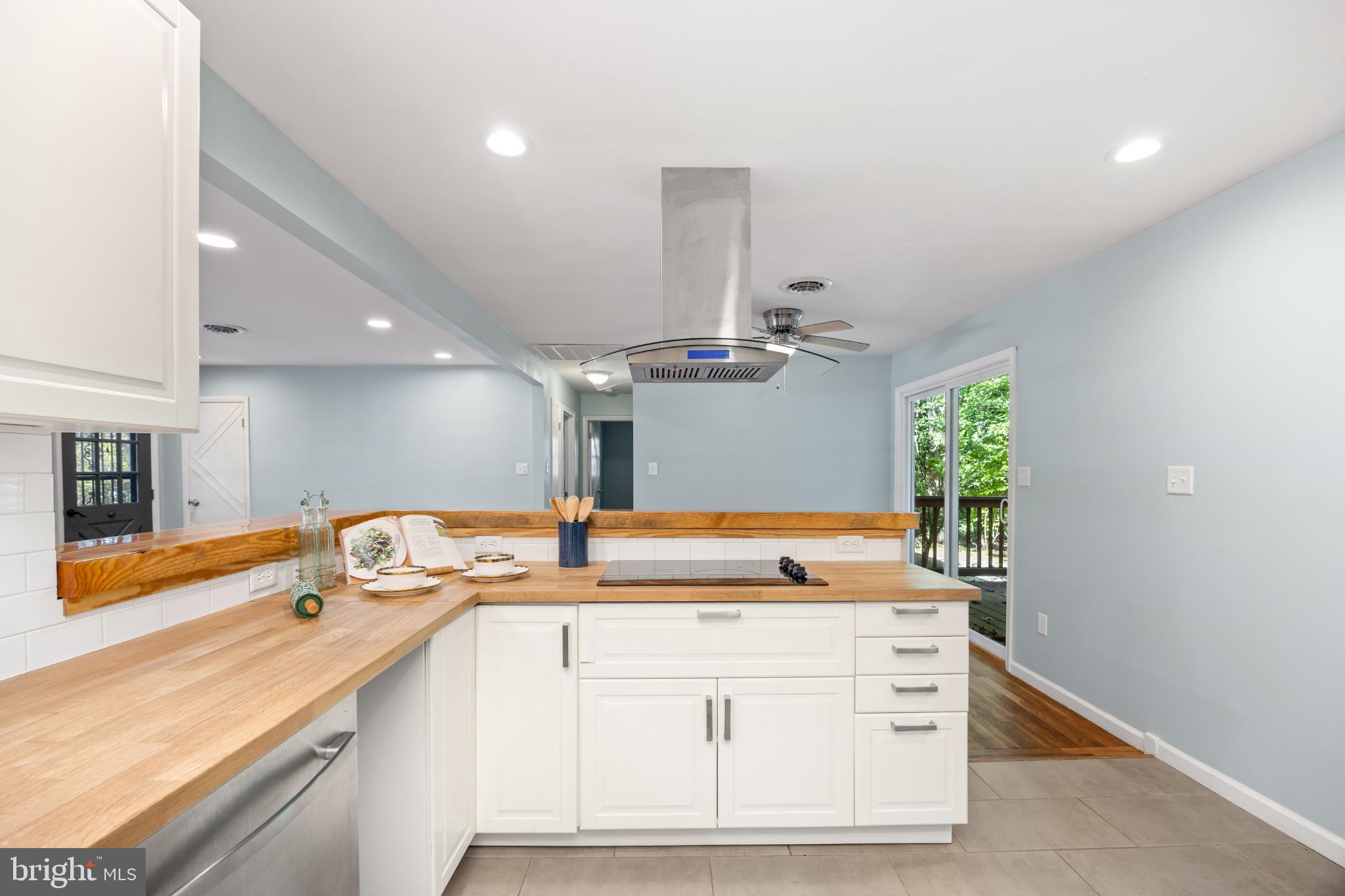 1105 MIDDLE NECK DRIVE