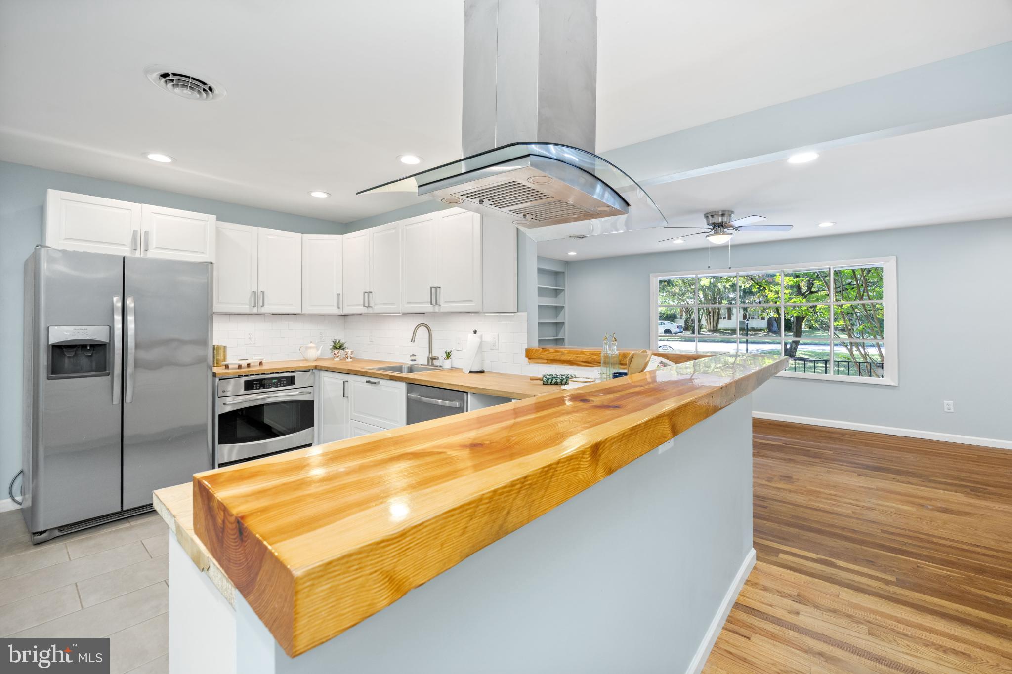 1105 MIDDLE NECK DRIVE