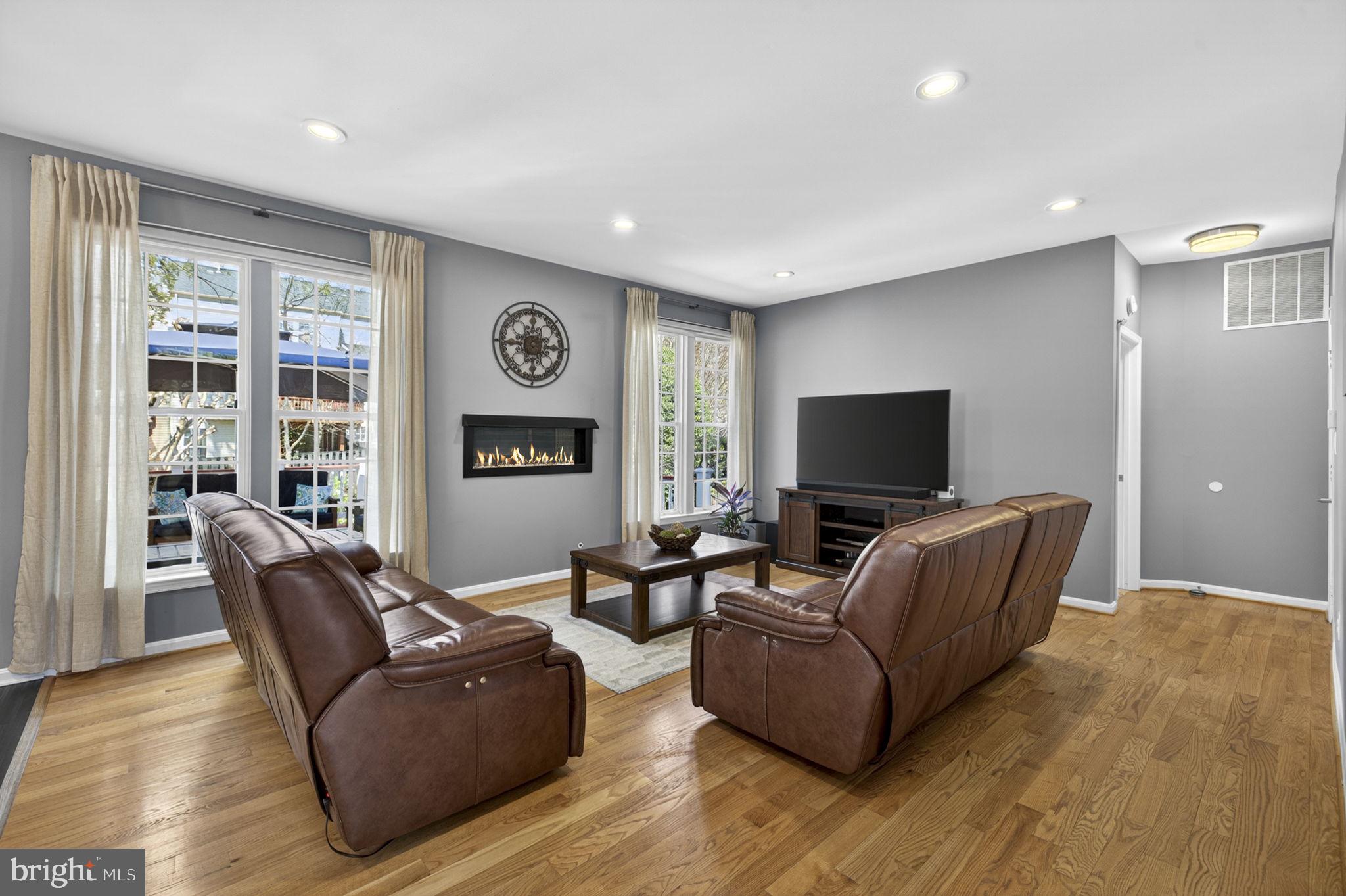 SOUTH RIDING - Residential