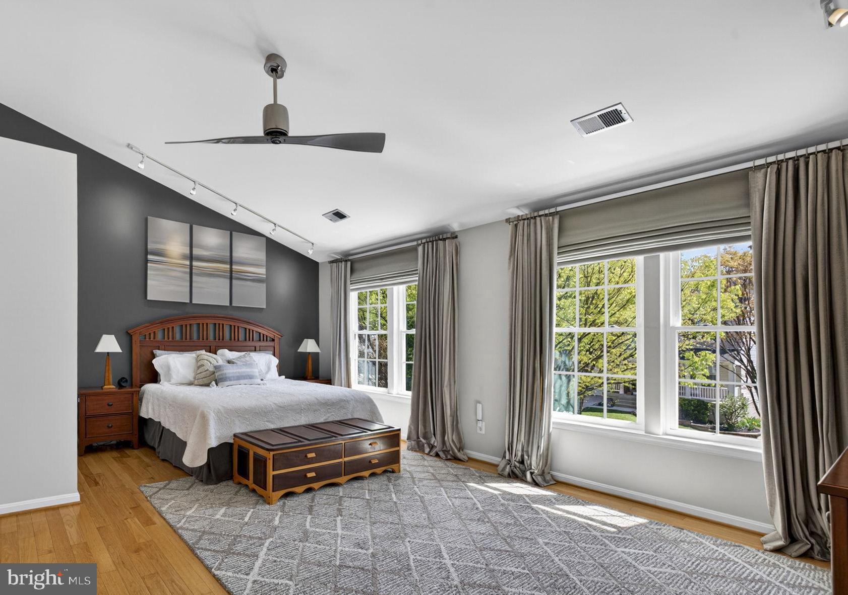 SOUTH RIDING - Residential