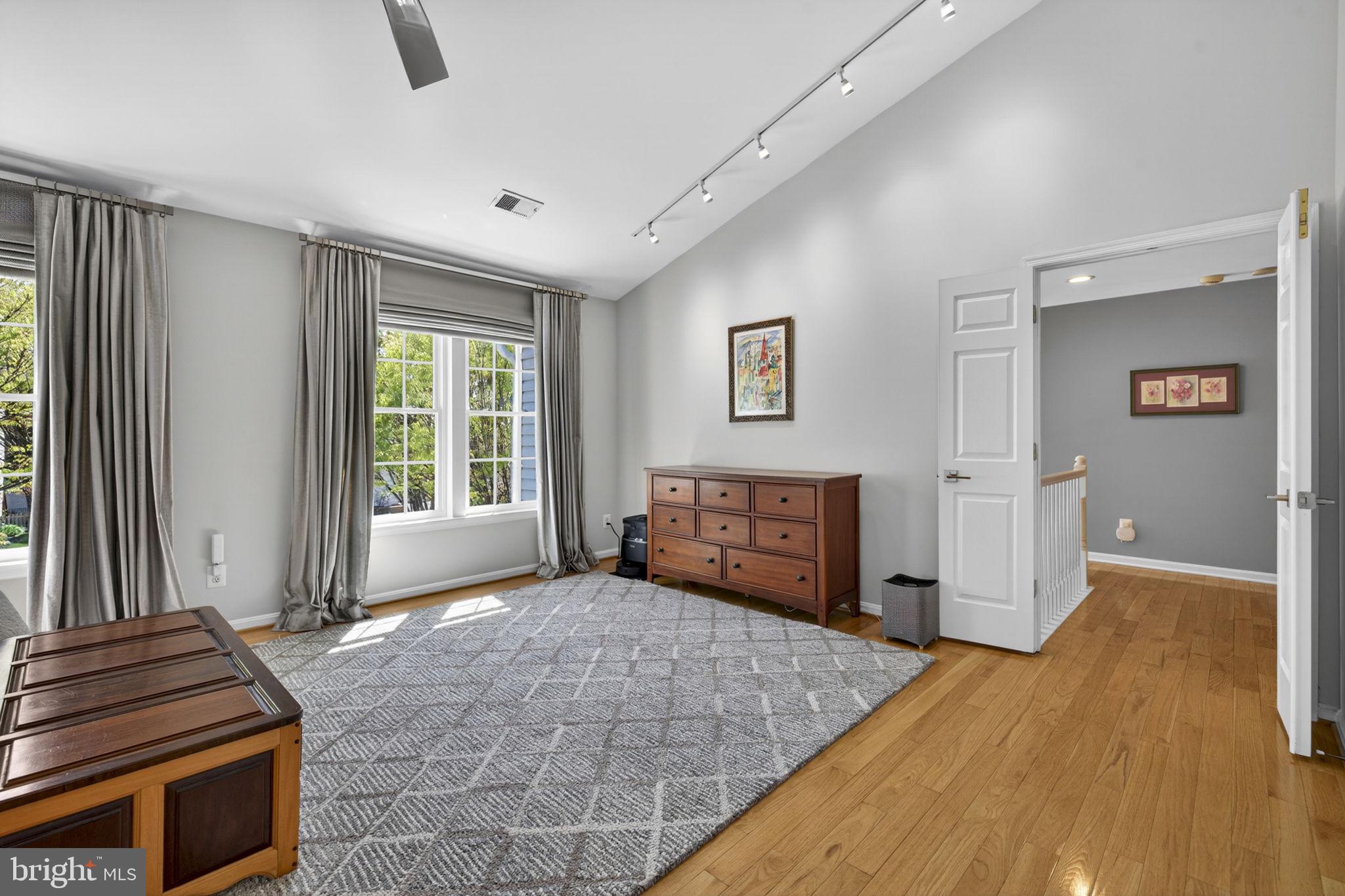 SOUTH RIDING - Residential