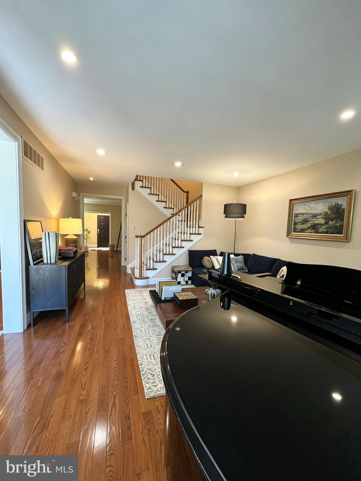 562 FARMDALE CIRCLE