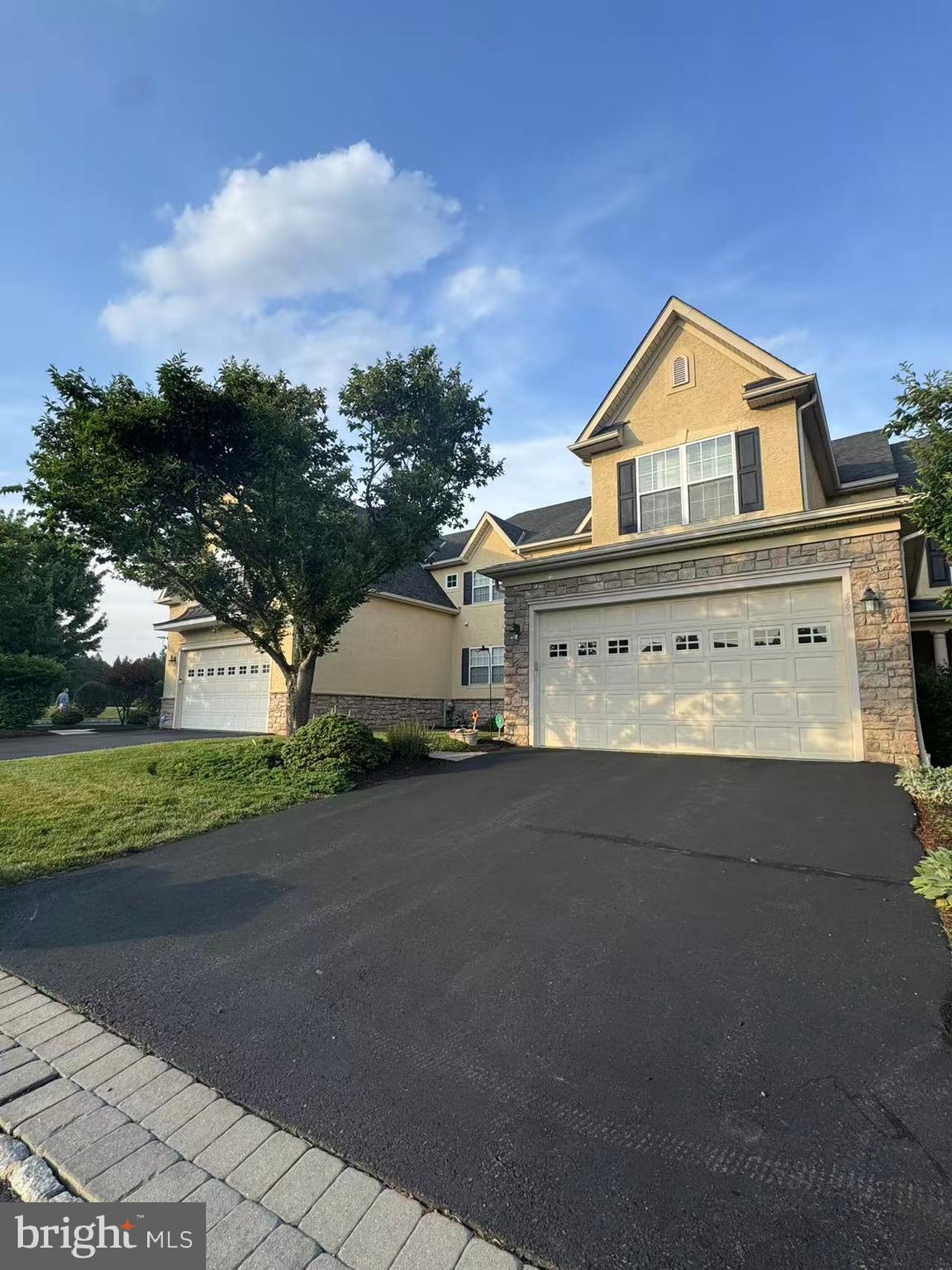 562 FARMDALE CIRCLE