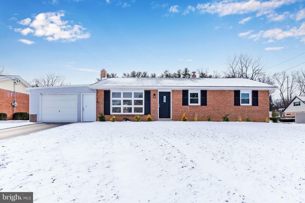 Photo of 811 W Keller Street, MECHANICSBURG, PA 17055 (MLS # PACB2050096)