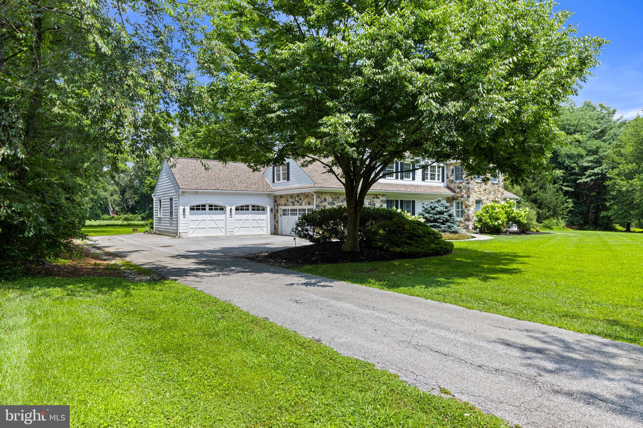 995 BANESWOOD DRIVE