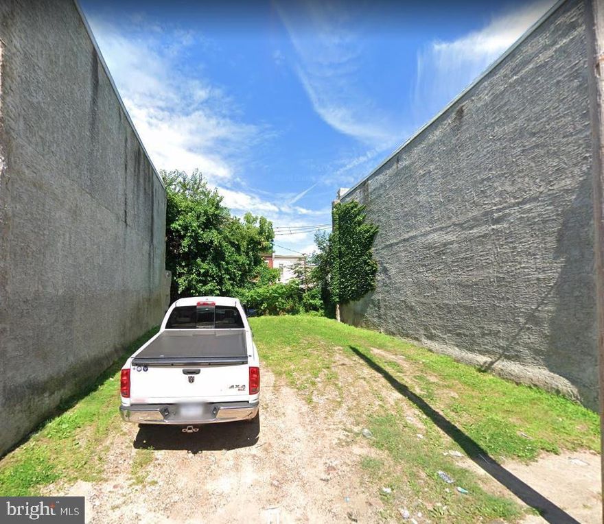 Vacant RSA-5 lot for sale. The dimensions of the lot are 16x49.5 and it is 792 sqft.